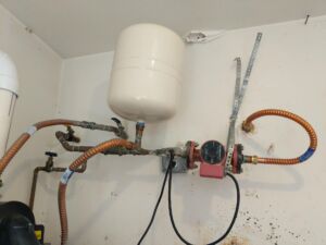 Water heater expansion tank